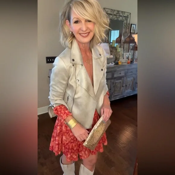 Stylish Cream Leather Bomber Jacket - Picture 3 of 16